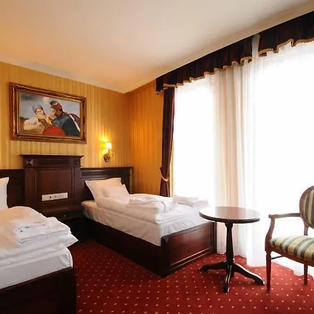 Hotel Debrecen Отель