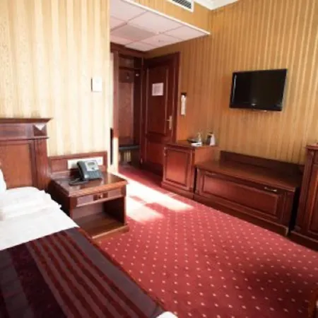 Отель Hotel Debrecen Дебрецен