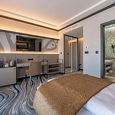 Hotel Debrecen Дебрецен