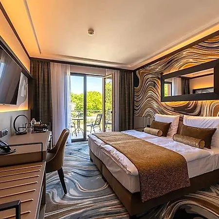 Hotel Debrecen Отель 3*