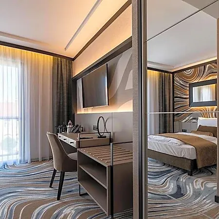 Hotel Debrecen Дебрецен