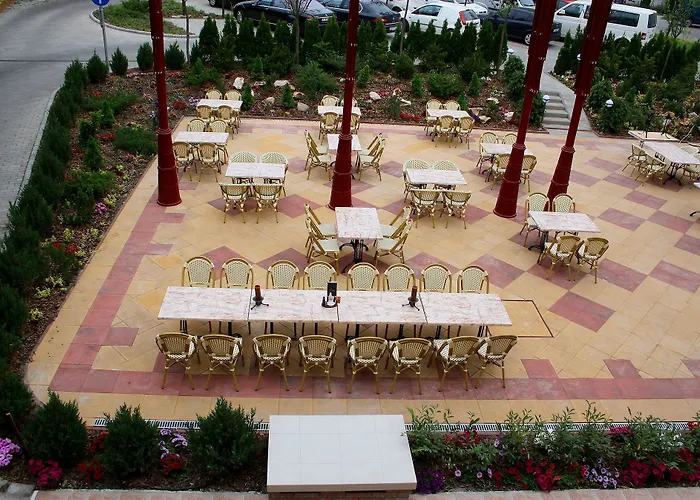 Hotel Debrecen מלון