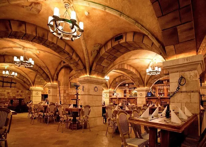 Hotel Debrecen מלון 3*